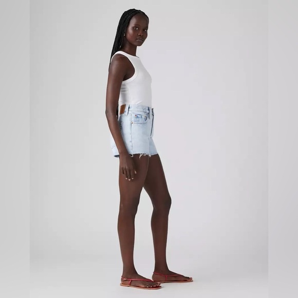 NWT LEVI'S Women’s Premium 501 Light Wash High Rise Denim Cut Off Shorts Size 29 - Picture 2 of 10